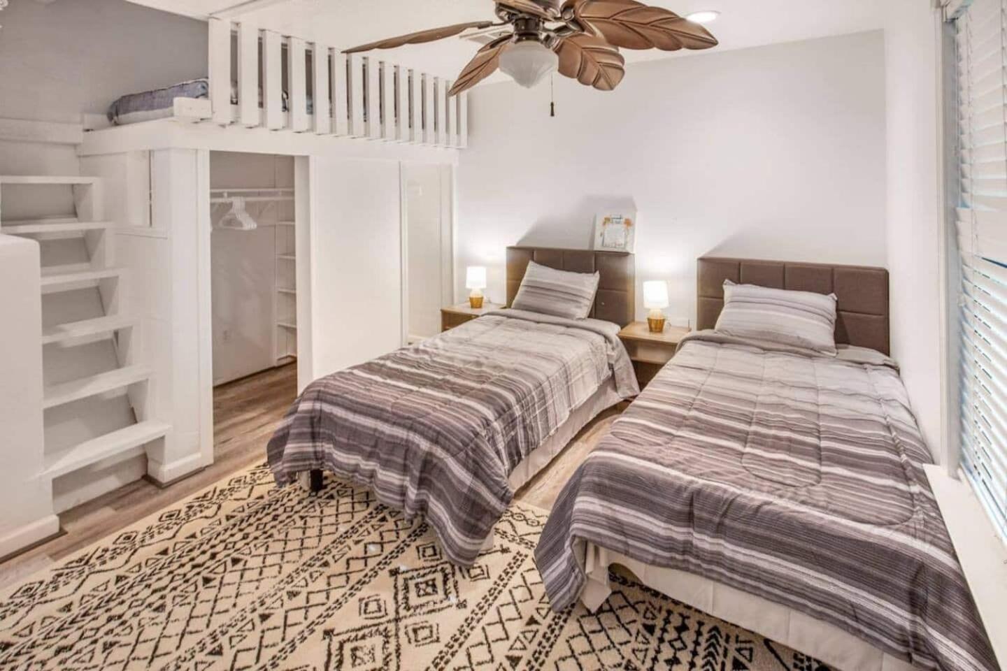 Sunmeadow Manor Retreat Villa Friendswood Buitenkant foto